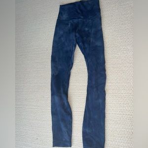 Lulu lemon blue tie dye leggings